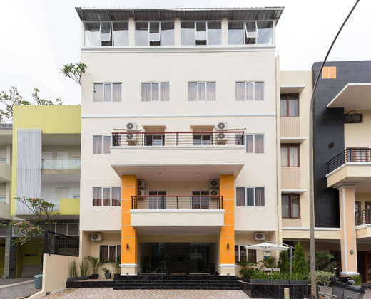 RedDoorz Plus @ Boulevard Residence BSD