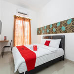 RedDoorz Plus @ Boulevard Residence BSD