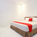RedDoorz Plus near Alun Alun Selatan 2