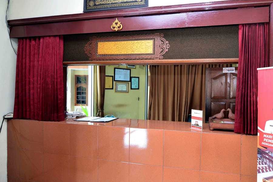 RedDoorz Plus @ Laweyan