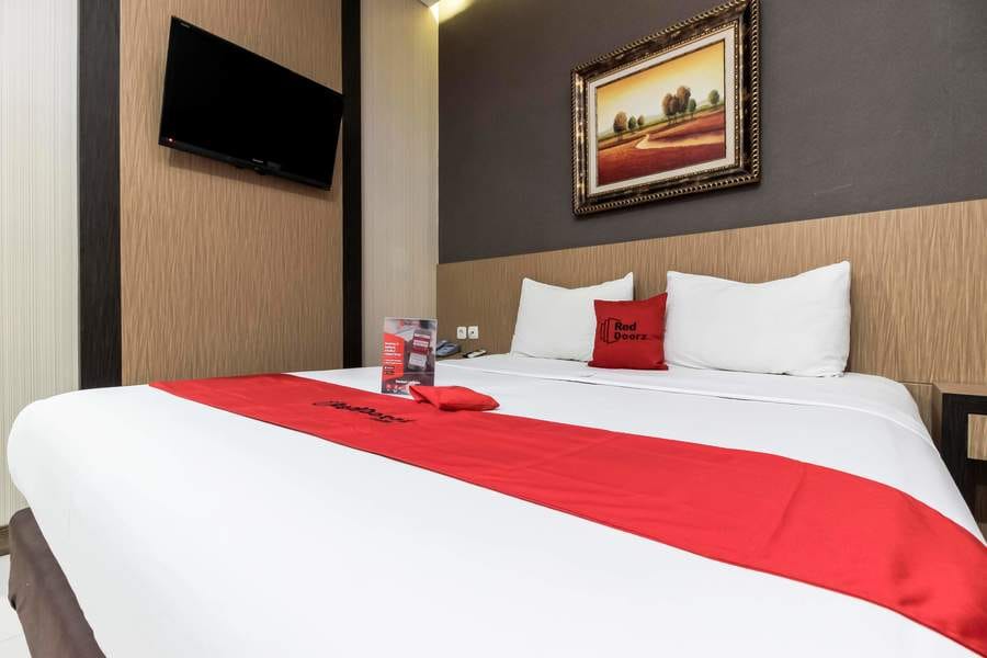 RedDoorz Plus @ Tuparev Cirebon
