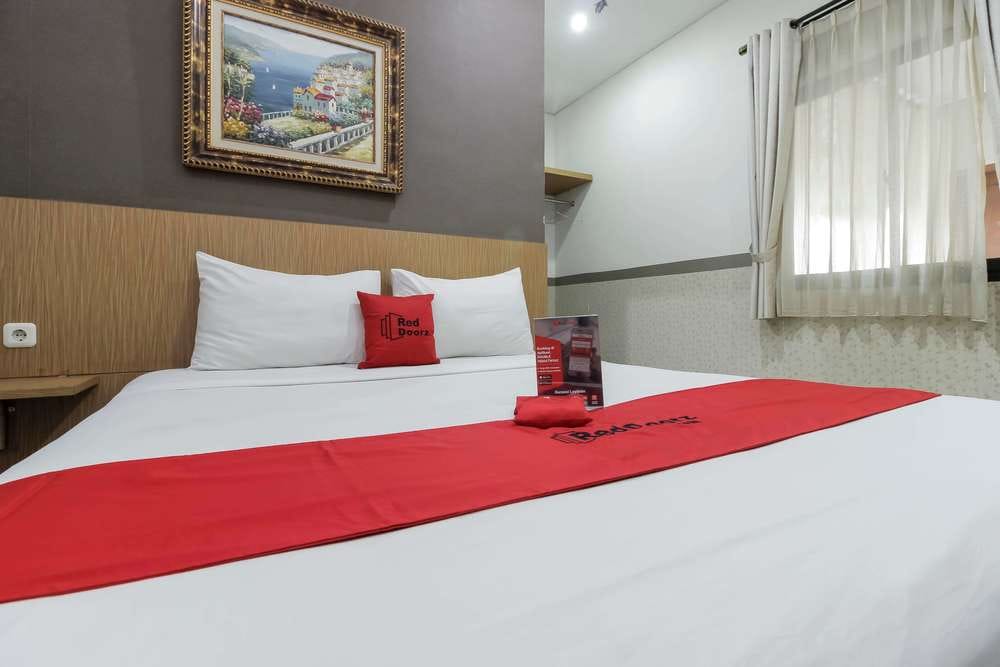 RedDoorz Room