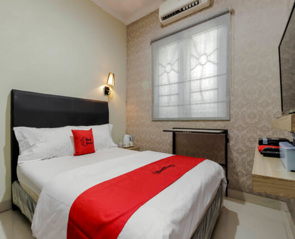RedDoorz Room