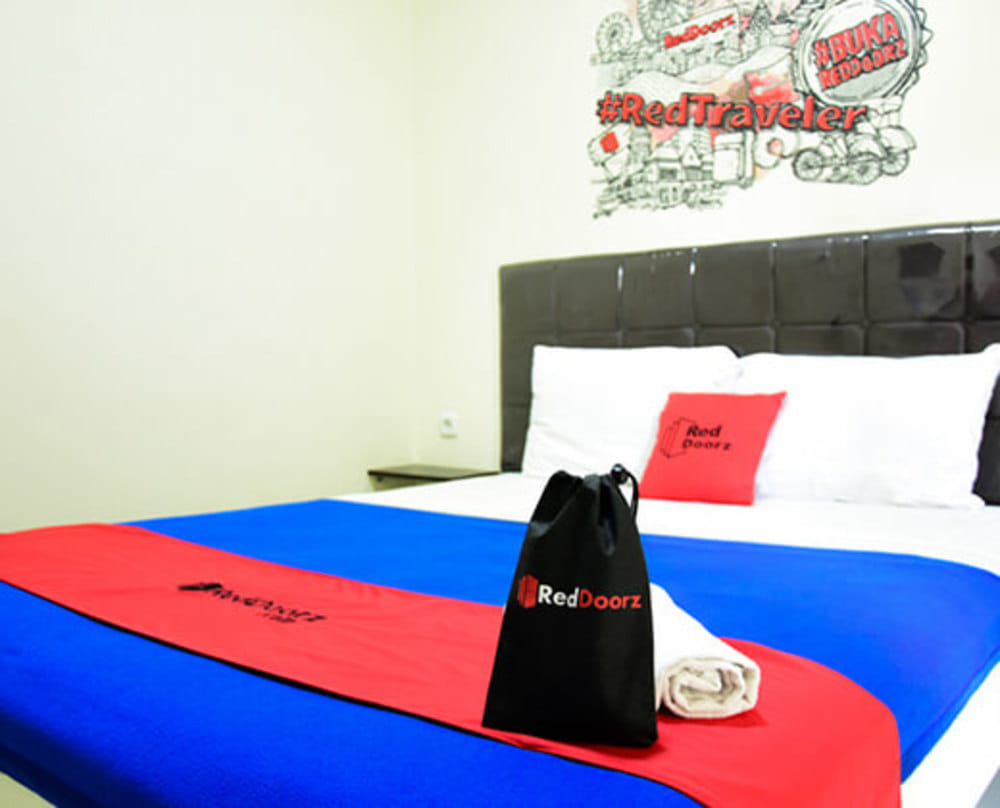 RedDoorz Room