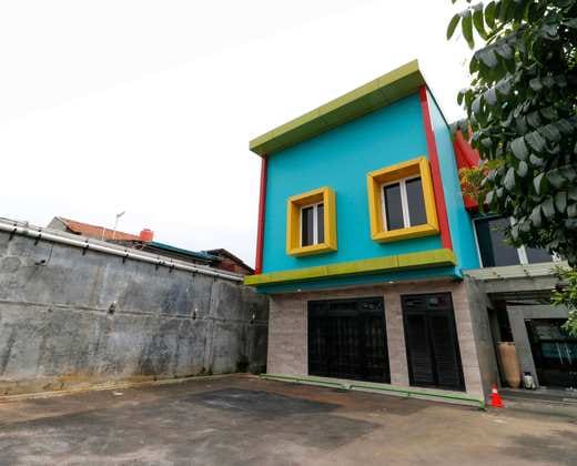 RedDoorz Plus Near Halim Perdanakusuma 2