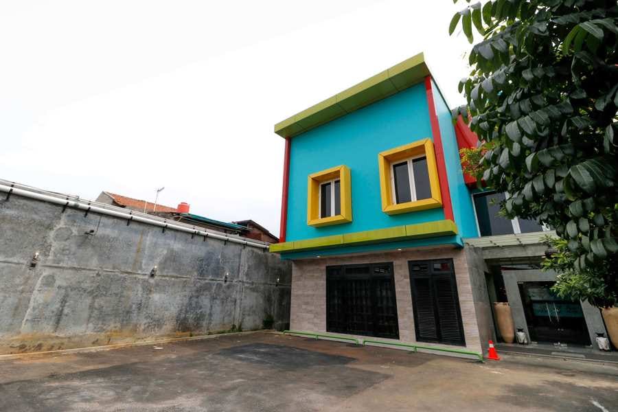 RedDoorz Plus Near Halim Perdanakusuma 2