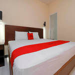 RedDoorz Plus Near Halim Perdanakusuma 2