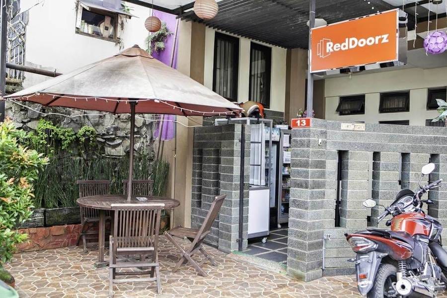 RedDoorz Plus Near Isola UPI