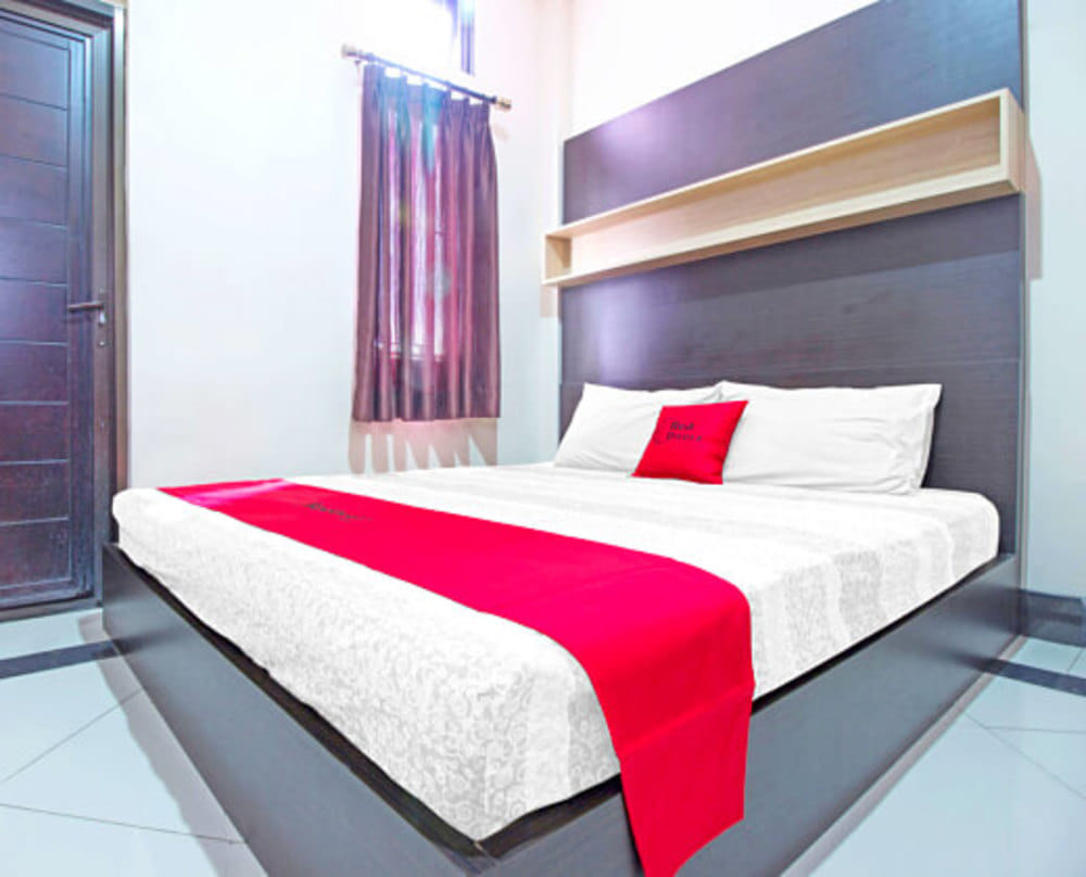 RedDoorz Room