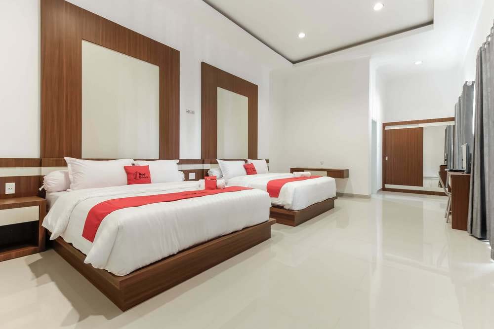 RedDoorz Family Room