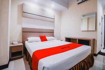RedDoorz Plus near Makassar Town Square