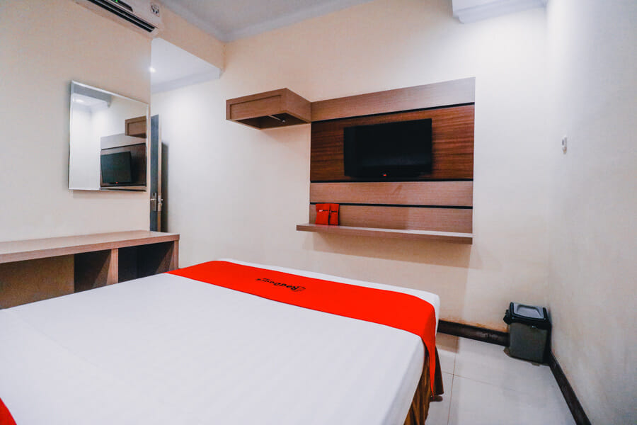 RedDoorz Plus near Makassar Town Square