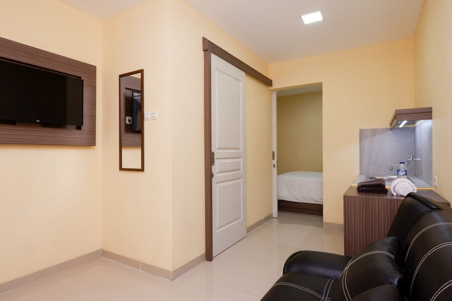 RedDoorz Plus near Paragon Mall Semarang