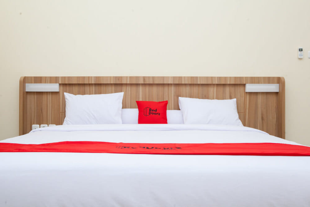 RedDoorz Deluxe Room