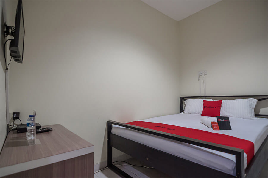 RedDoorz Plus near Semanggi