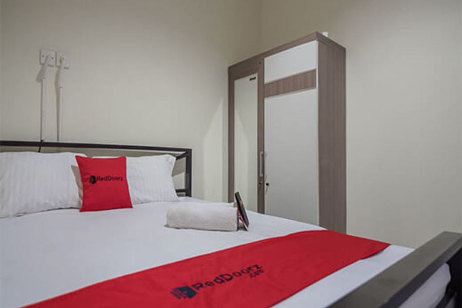 RedDoorz Plus near Semanggi