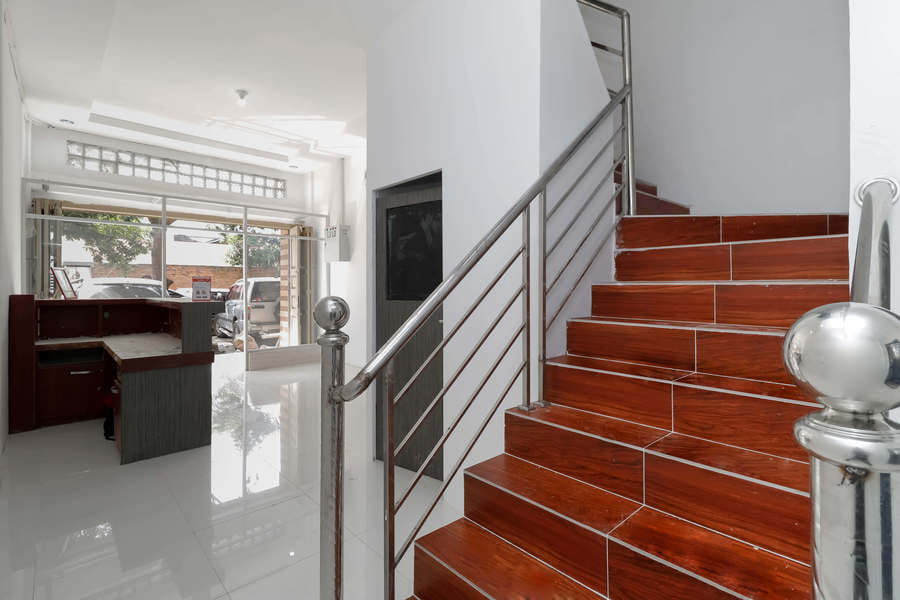 RedDoorz Plus near RS Royal Prima