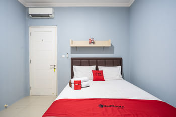 RedDoorz Plus near Siloam Karawaci 