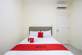 RedDoorz Plus near Siloam Karawaci 