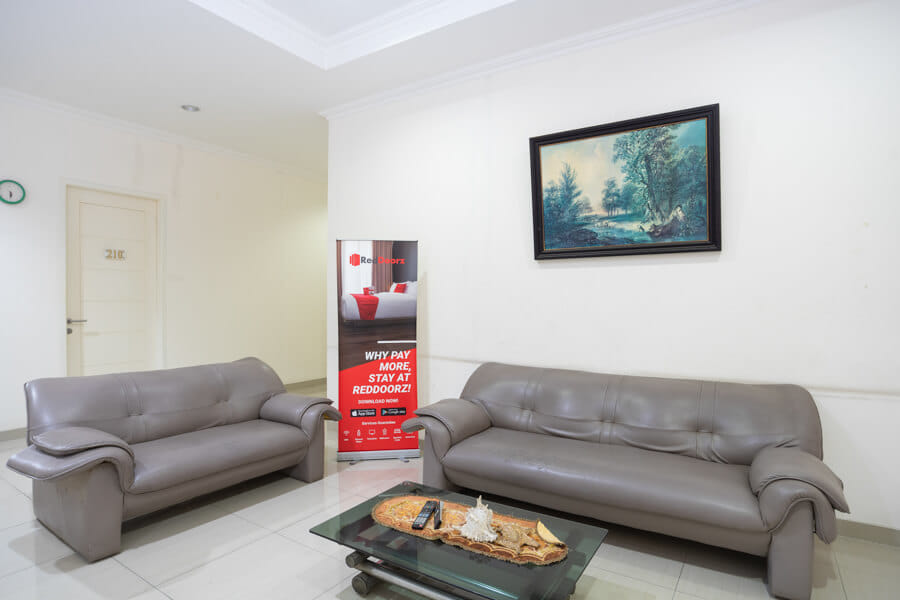 RedDoorz Plus near Siloam Karawaci