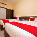 RedDoorz Plus near Paragon Mall Semarang