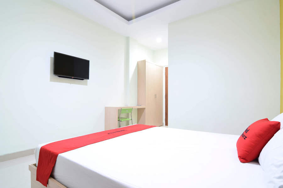 RedDoorz near Museum Keraton Surakarta