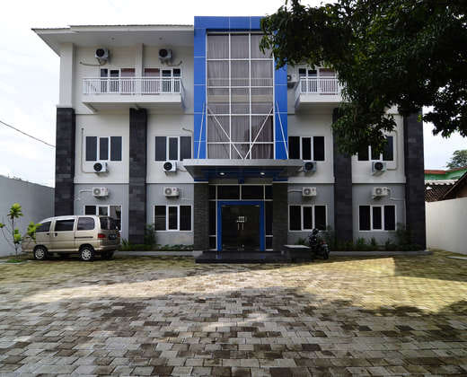 RedDoorz near Museum Keraton Surakarta