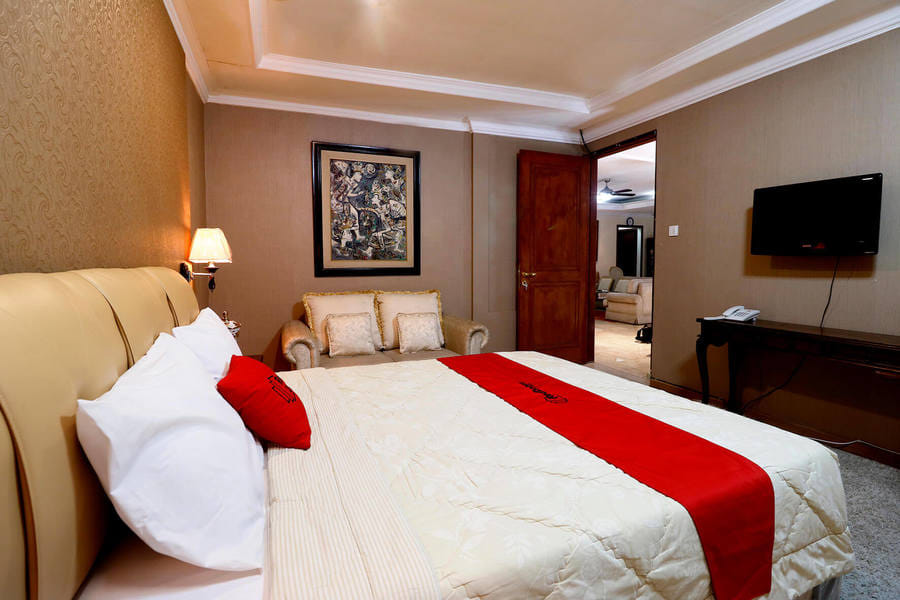 RedDoorz Plus @ Jalan Dharmawangsa