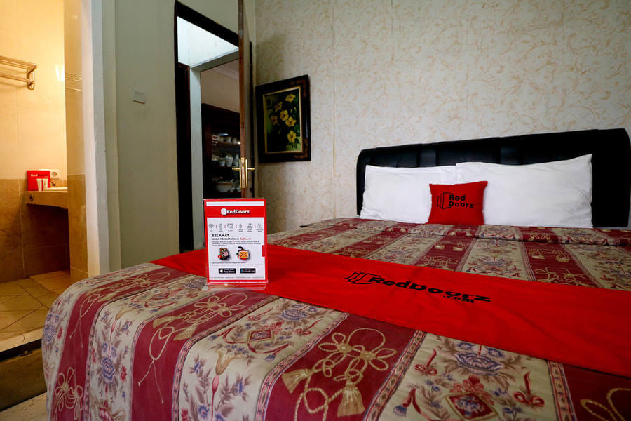 RedDoorz Plus @ Jalan Dharmawangsa