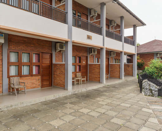 RedDoorz Plus @ Hotel Negeri Baru Lodaya Puncak