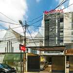 RedDoorz Plus @ Pasar Baru