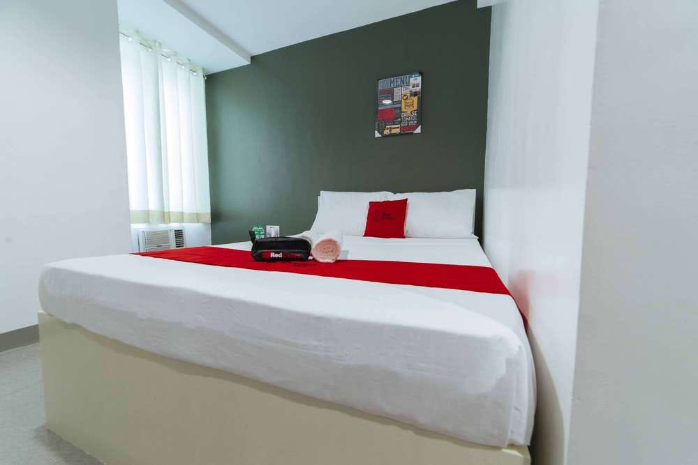 RedDoorz Double Room