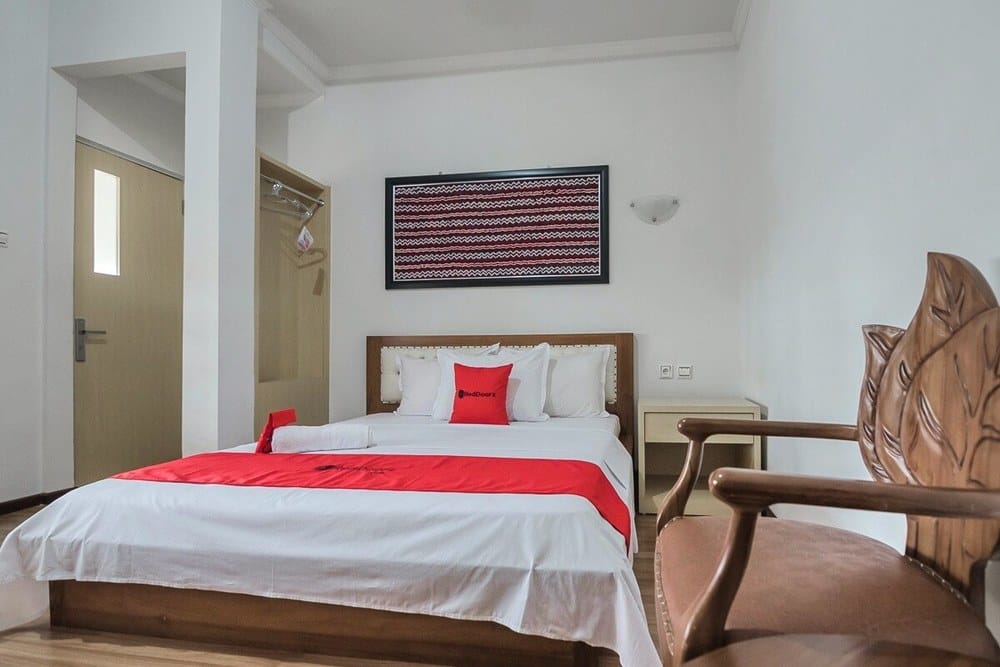 RedDoorz Deluxe Room