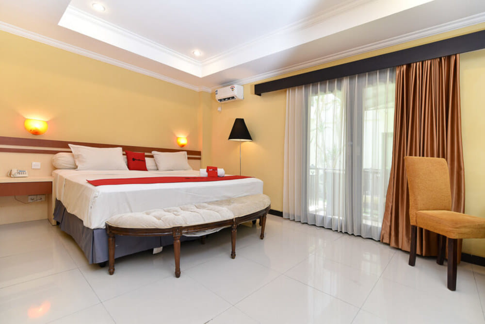 RedDoorz Deluxe Room