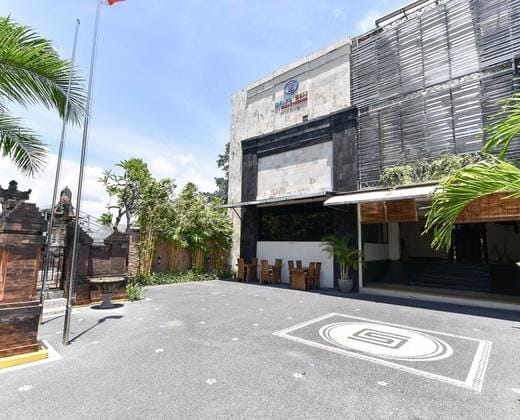 RedDoorz Plus near Mall Bali Galeria 2