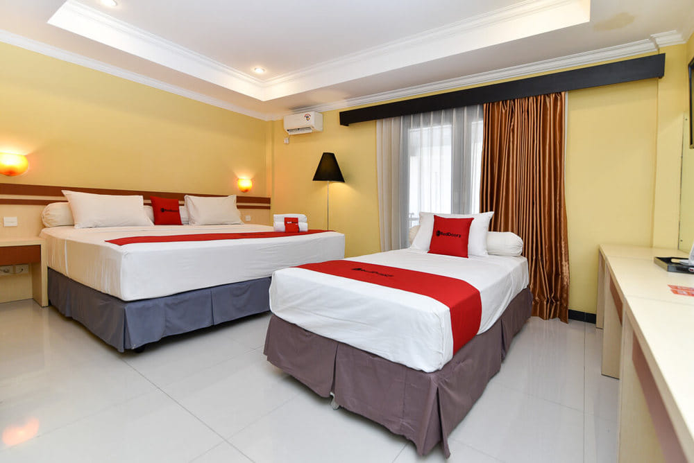 RedDoorz Family Room