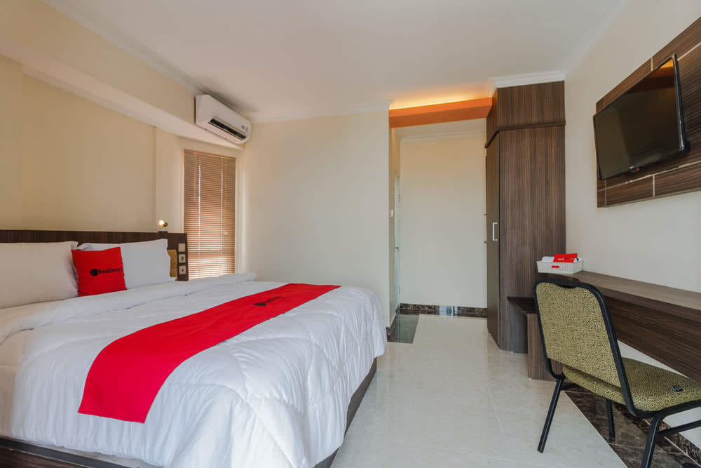 RedDoorz Deluxe Room