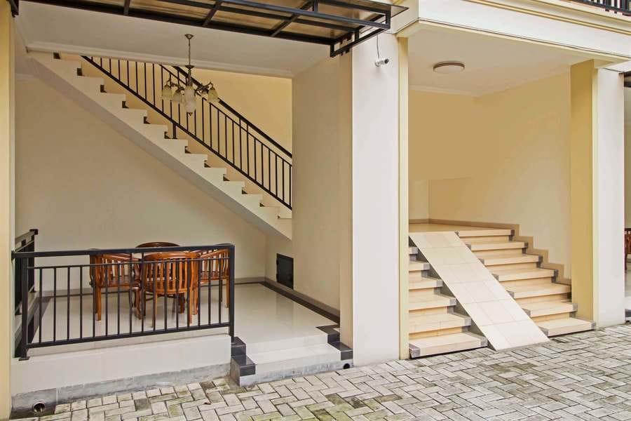 RedDoorz Syariah near Mercu Buana University