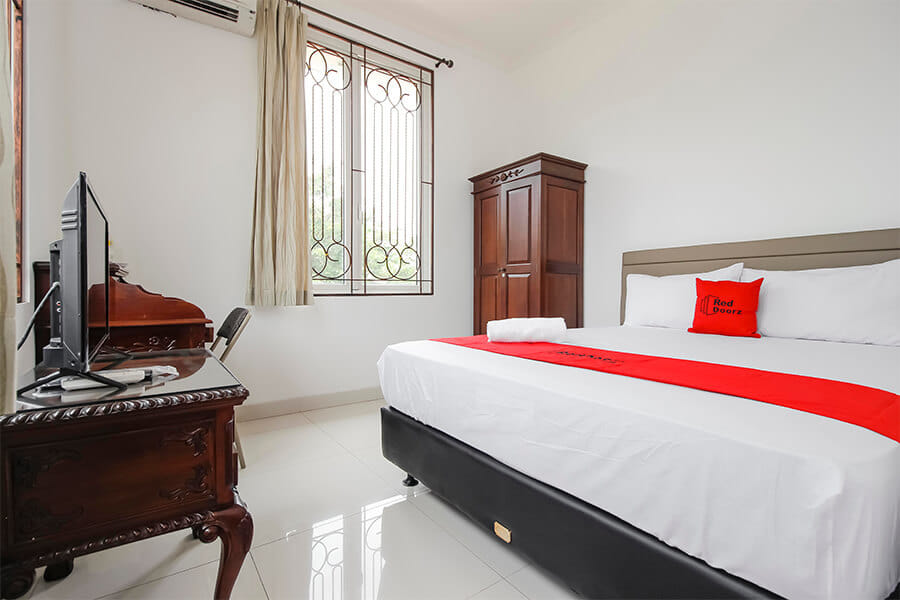 RedDoorz near UPH Karawaci 2