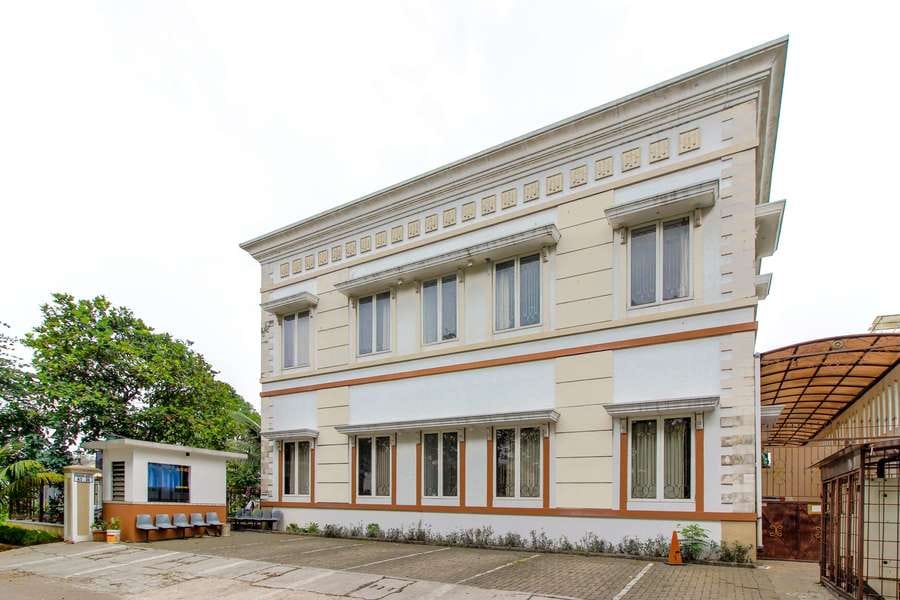 RedDoorz near UPH Karawaci 2