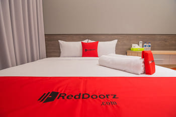 RedDoorz Near Taman Rejomulyo