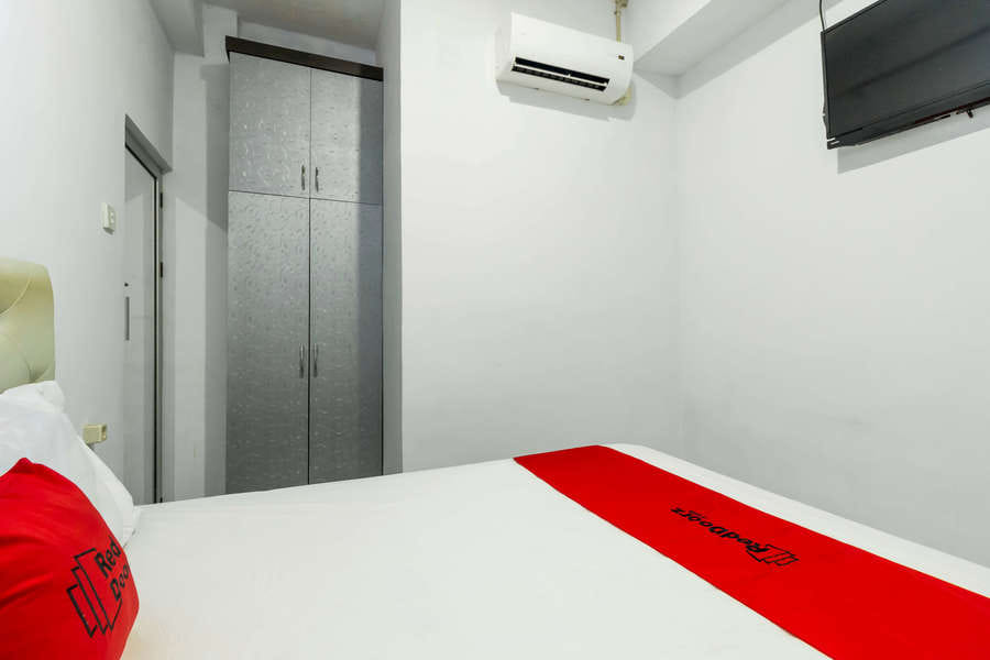 RedDoorz Near Gajah Mada Plaza 2