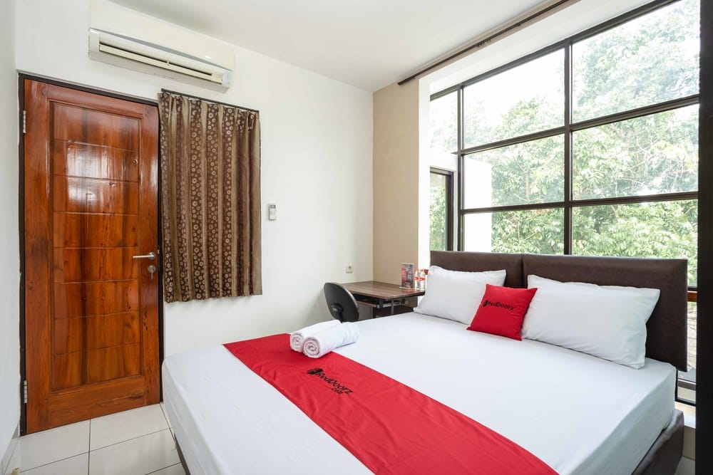 RedDoorz Room