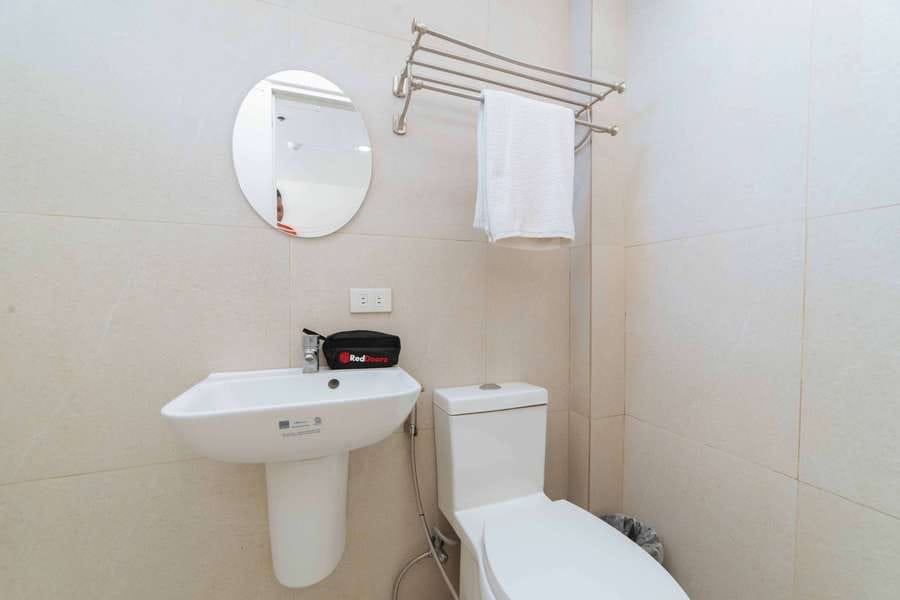RedDoorz @ Ledesco Avenue Lapaz Iloilo