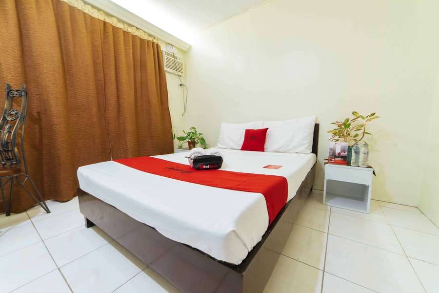 RedDoorz @ Ledesco Avenue Lapaz Iloilo