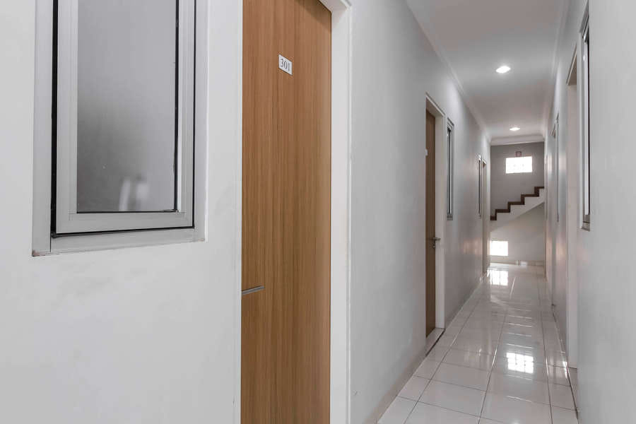 RedDoorz near Central Park Mall