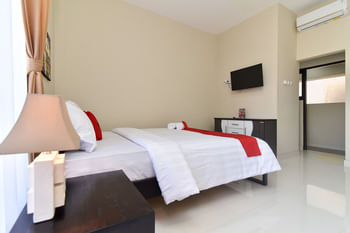 RedDoorz Plus near Jalan Imam Bonjol Denpasar