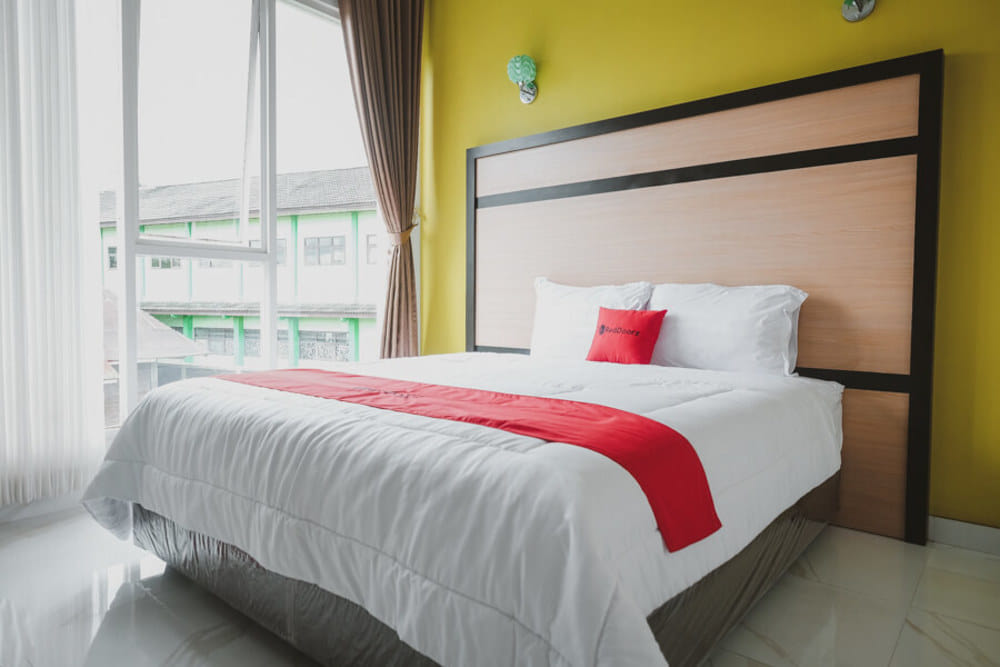 RedDoorz Deluxe Room