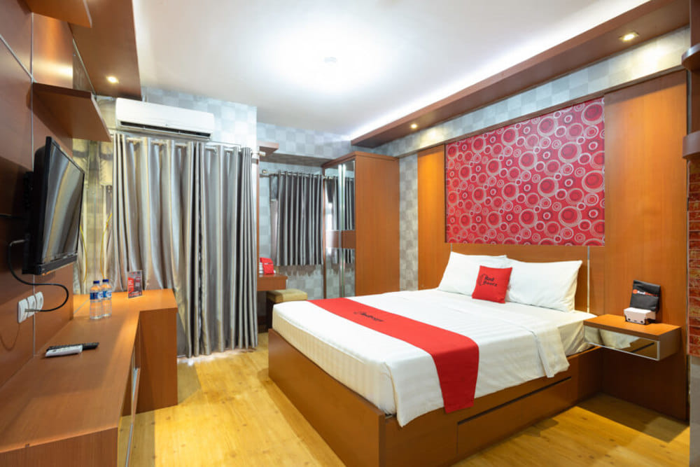 RedDoorz Deluxe Room