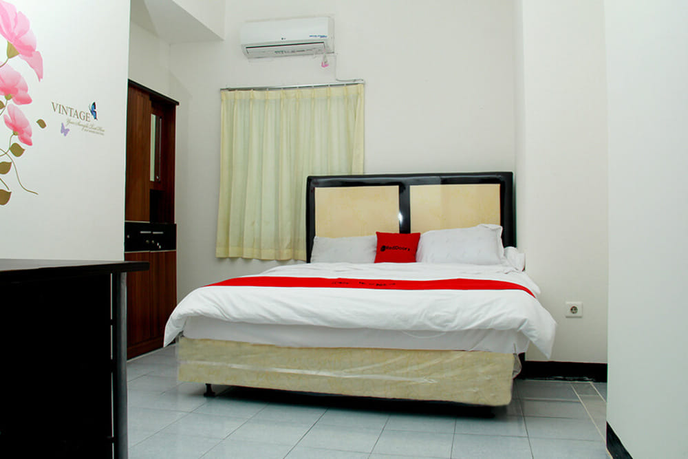 RedDoorz Room